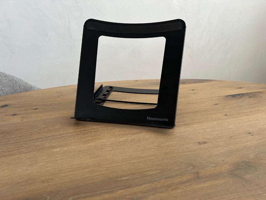 Laptophouder Neomounts (NSLS075BLACK), Computers en Software, Laptopstandaarden, Zo goed als nieuw, In hoogte verstelbaar, Ophalen of Verzenden