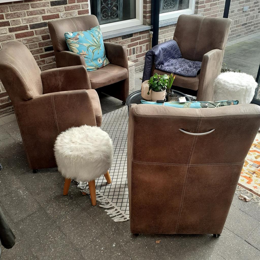 4x bruine stoelen samen 60 euro, Huis en Inrichting, Stoelen, Ophalen, Gebruikt, Bruin, Vier