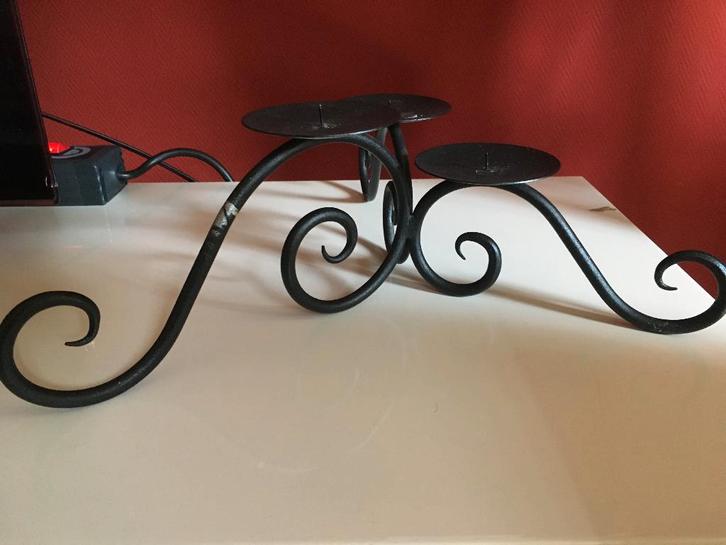 sierlijke gietijzeren kandelaar, Huis en Inrichting, Woonaccessoires | Kandelaars en Kaarsen, Zo goed als nieuw, Minder dan 25 cm