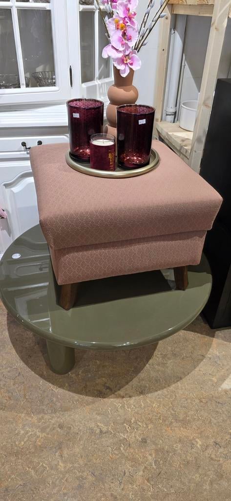 Oud roze poef met patroon, Huis en Inrichting, Banken | Voetenbanken en Poefen, Ophalen, Gebruikt, Stof, 50 tot 75 cm