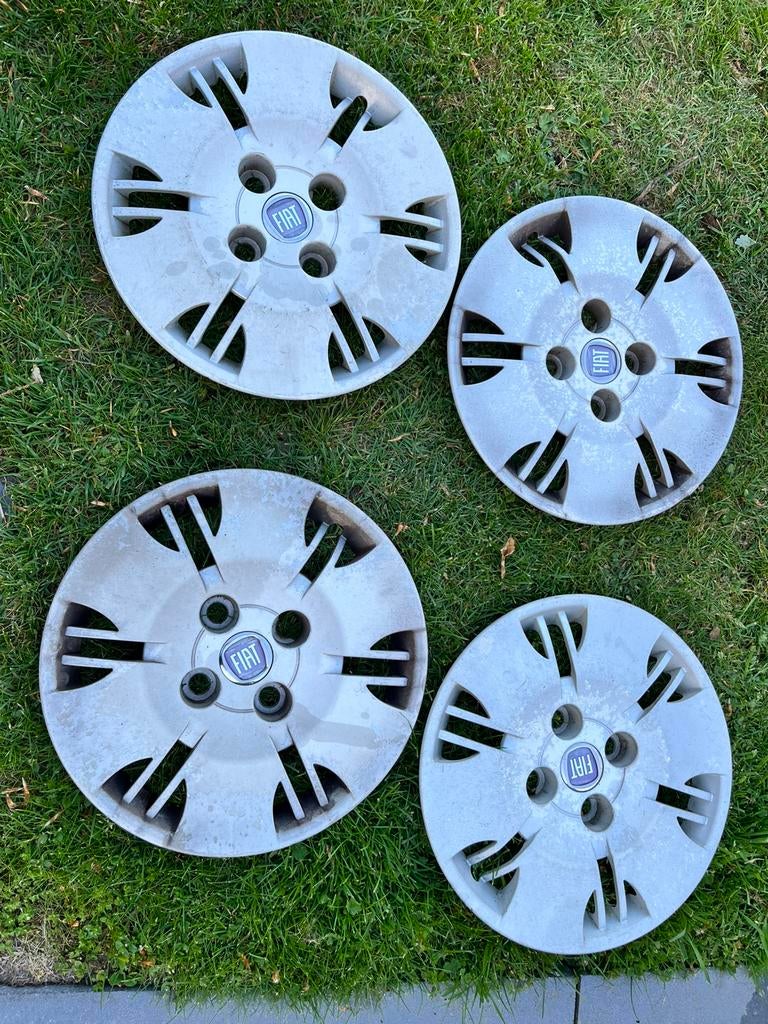 Fiat wieldoppen 13 inch, Ophalen, Gebruikt