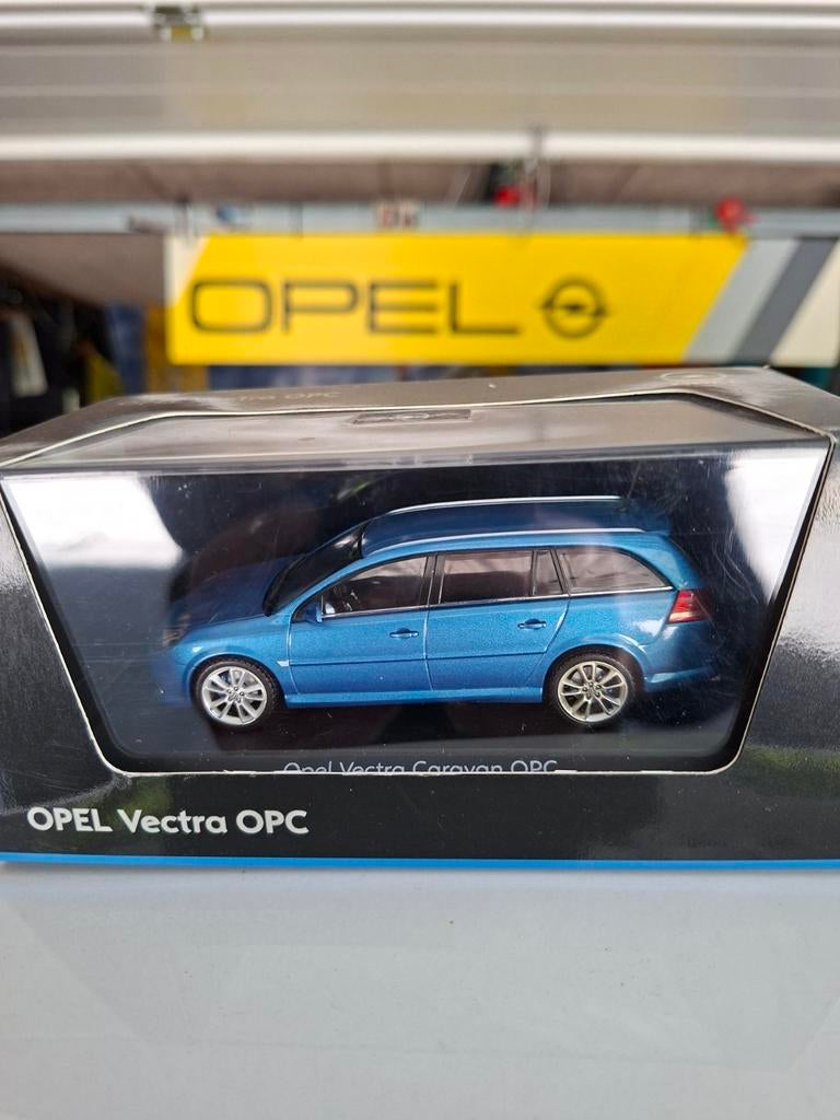 Opel vectra blauw  stationwagen, Hobby en Vrije tijd, Modelauto's | 1:43, Ophalen of Verzenden, Auto