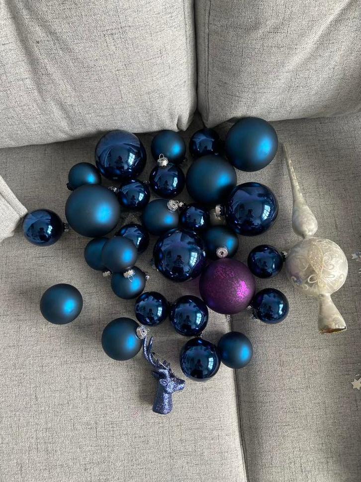 Kerstballen blauw paars en witte piek los te koop, Ophalen of Verzenden, Zo goed als nieuw