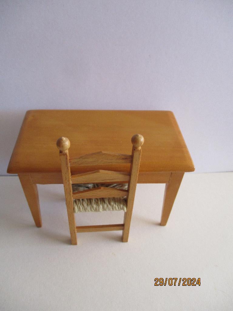 poppenhuis tafel met 1 stoeltje, Verzamelen, Poppenhuizen en Toebehoren, Ophalen of Verzenden, Gebruikt, Decoratie