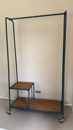 2x kledingrek op wieltjes, Ophalen, Zo goed als nieuw