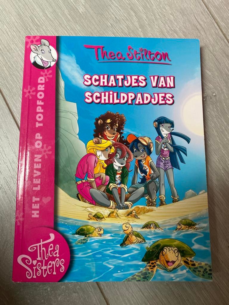 Thea Stilton: Schatjes van Schildpadjes - Thea Sisters, Ophalen of Verzenden, Gelezen, Fictie algemeen