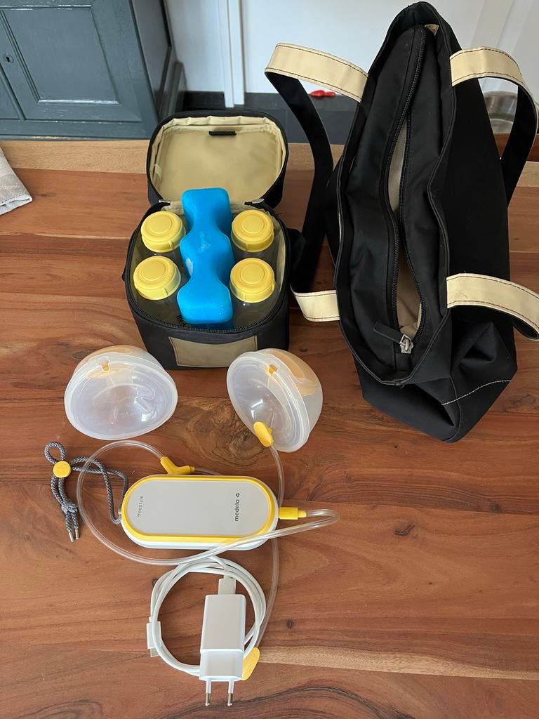 Medela Freestyle Handsfree Borstkolf Complete Set, Kinderen en Baby's, Babyvoeding en Toebehoren, Ophalen of Verzenden, Zo goed als nieuw