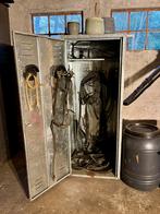 Metalen zadelkast 150x60x60 met twee zadelsteunen, Dieren en Toebehoren, Paarden en Pony's | Overige Paardenspullen, Ophalen, Gebruikt