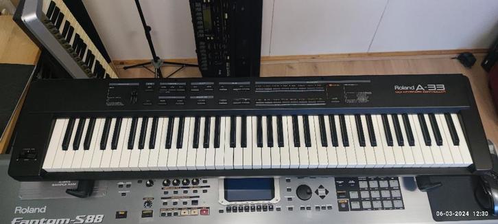 Roland A-33 MIDI Keyboard Controller, Muziek en Instrumenten, Keyboards, Zo goed als nieuw, 61 toetsen, Roland, Aanslaggevoelig
