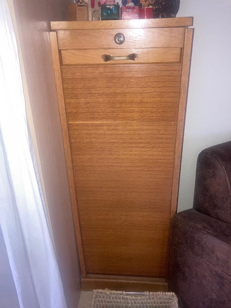 Antiek kastje voor ordeners, Ophalen