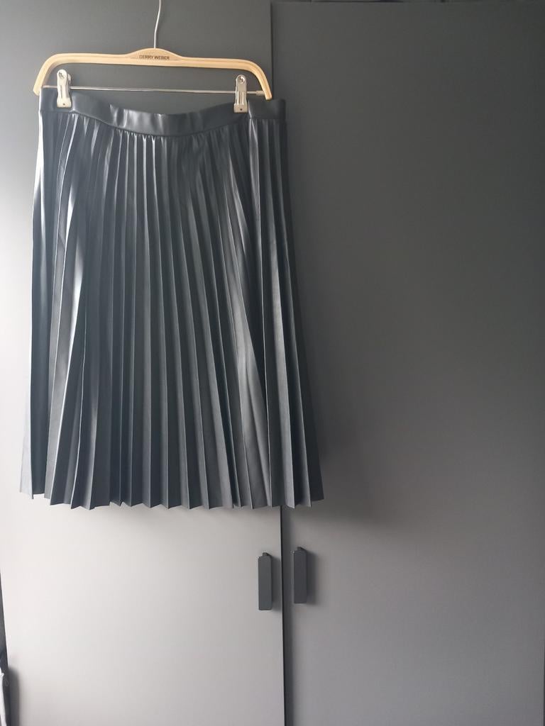 Plooirok van Linea loresi., Verzenden, Nieuw, Maat 38/40 (M), Onder de knie