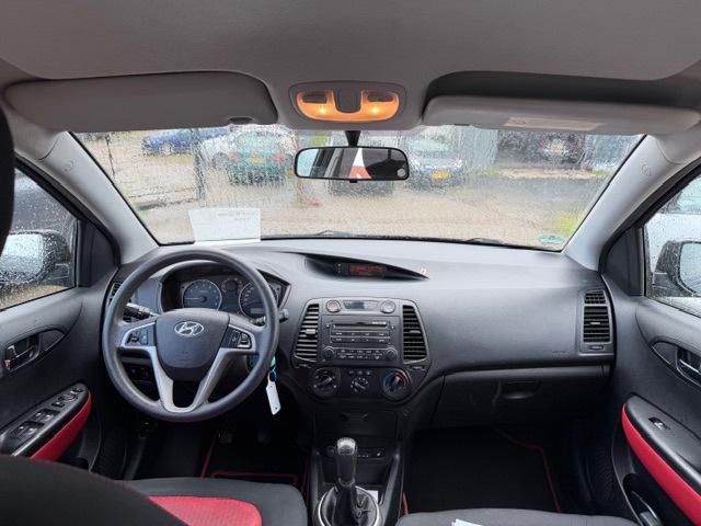 Hyundai I20 1.4i DynamicVersion Airco 5deurs APK 2eigenaren, Auto's, Hyundai, Voorwielaandrijving, 4 cilinders, 1396 cc, Zwart