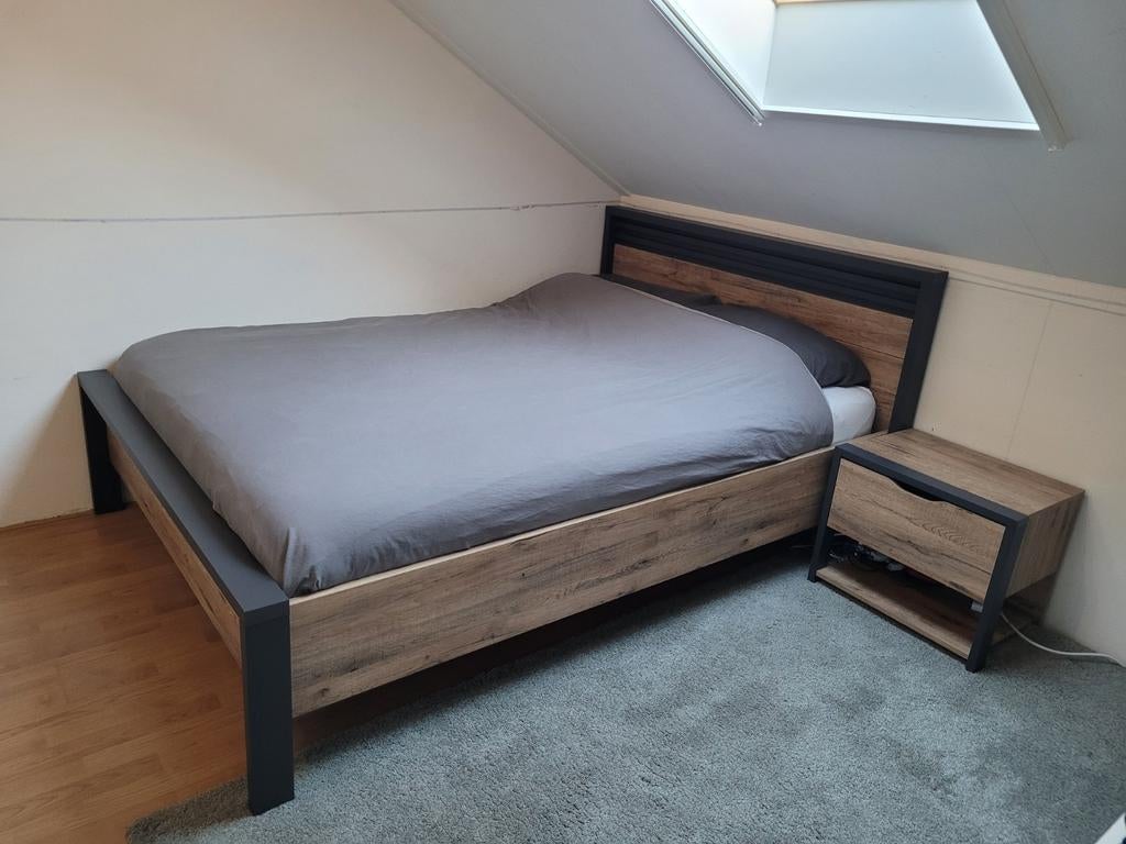 Tweepersoonsbed Harvey met nachtkastje, Ophalen, Gebruikt, Tweepersoons, 140 cm