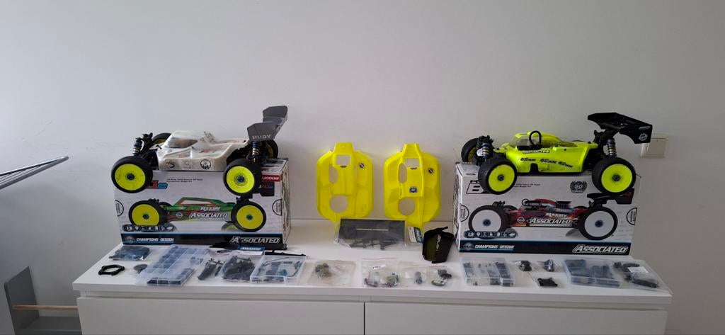 Team associated RC8B4E.1 & RC8B4 buggy chassis 1-8., Ophalen