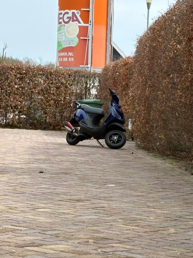 piaggo zip 70 LC, Fietsen en Brommers, Scooters | Piaggio, Ophalen, Zo goed als nieuw, Benzine, Zip