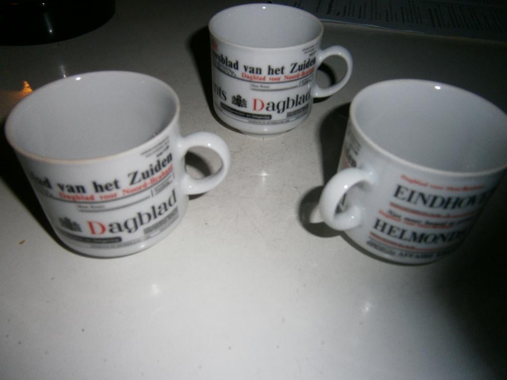 3 Bavaria kopjes jaren 70 met 4 Brabantse kranten opdruk, Verzamelen, Tijdschriften, Kranten en Knipsels, Ophalen, 1960 tot 1980