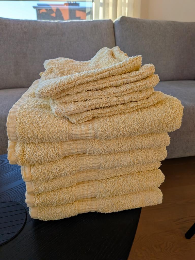 Gele handdoeken en washandjes, Huis en Inrichting, Badkamer | Badtextiel en Accessoires, Ophalen, Handdoek