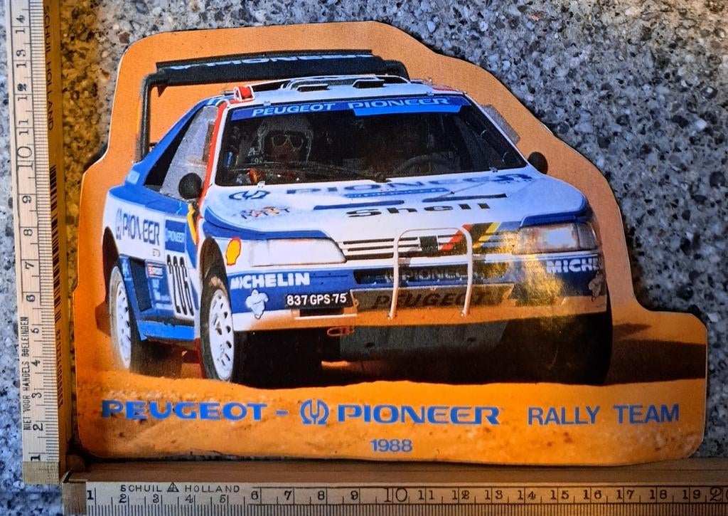 Vintage sticker Peugeot 405 turbo pioneer rally team, Verzamelen, Stickers, Ophalen of Verzenden, Zo goed als nieuw