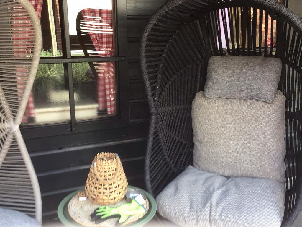 Prachtige tuinstoel, Ophalen, Zo goed als nieuw, Kunststof