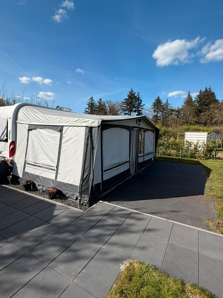Hobby prestige 650 UMFE, Caravans en Kamperen, Caravans, Particulier, tot en met 5, 1500 - 2000 kg, Rondzit, Hobby, Frans bed