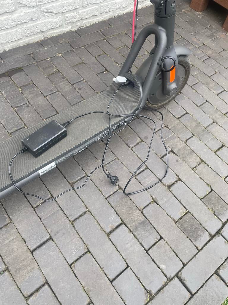 Elektrische step V25I pro navee serie, met lader, eerst 380€, Fietsen en Brommers, Steps, Ophalen of Verzenden, Zo goed als nieuw