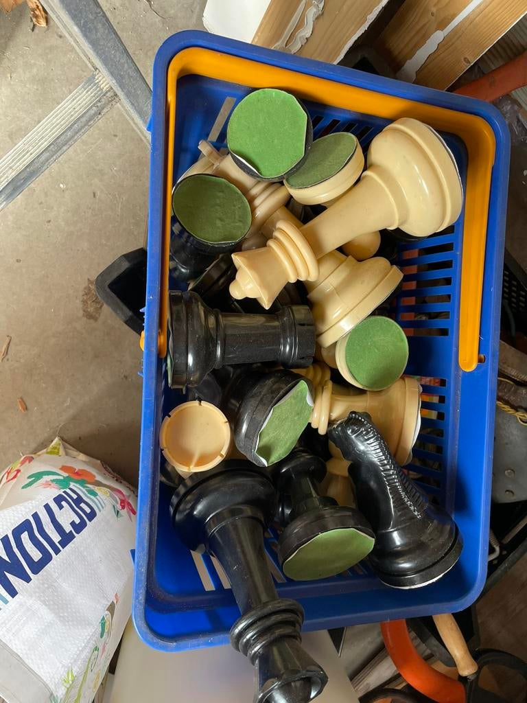 Schaakstukken 10cm hoog, Ophalen, Kunststof, Gebruikt, Minder dan 5 flessen