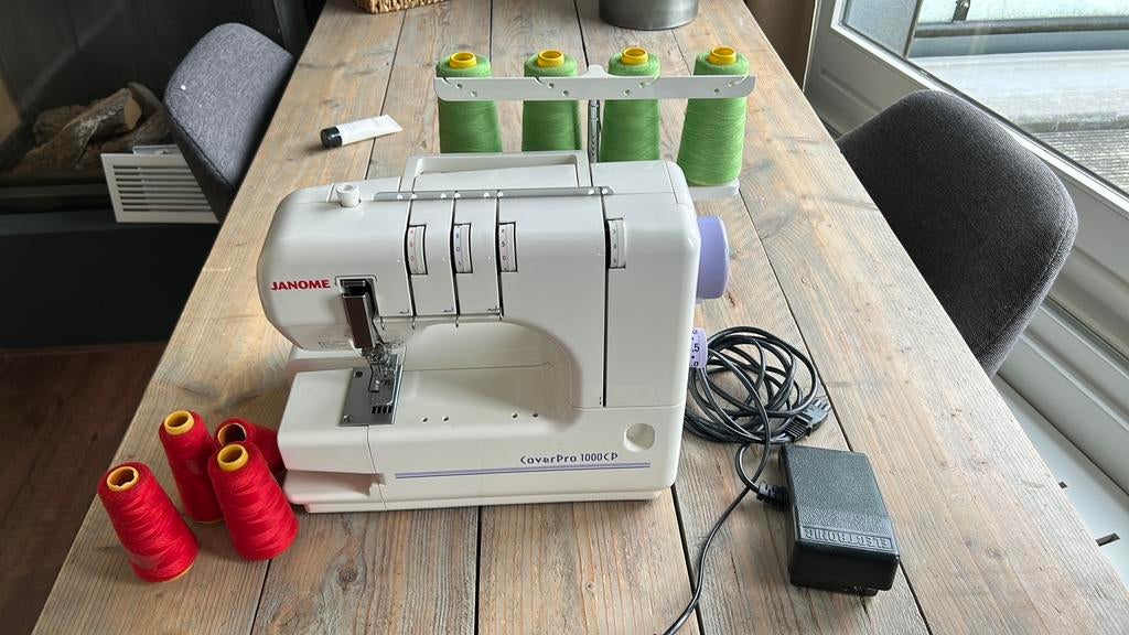 Janome Cover Pro 1000CP, Ophalen, Zo goed als nieuw, Lockmachine, Overige merken
