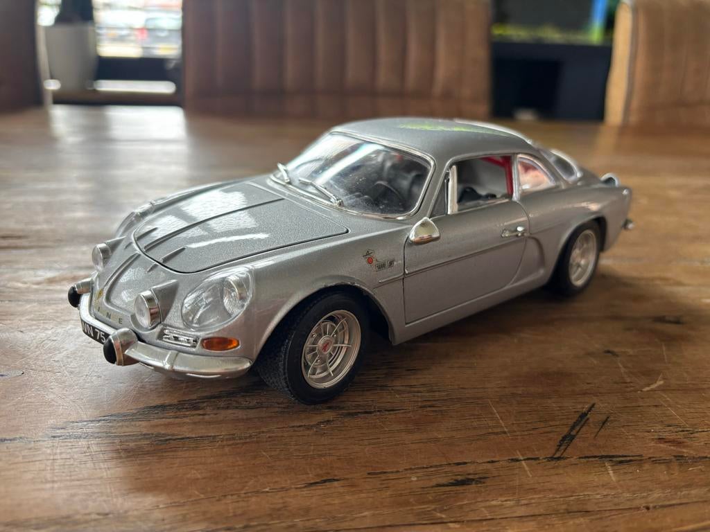 Renault Alpine A110 1/16 modelauto - Zilver, Hobby en Vrije tijd, Modelauto's | 1:18, Ophalen of Verzenden, Zo goed als nieuw
