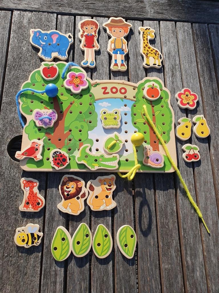 rijgpuzzel dierentuin met veel onderdelen en rijgveters.€ 7, Ophalen of Verzenden, 10 tot 50 stukjes