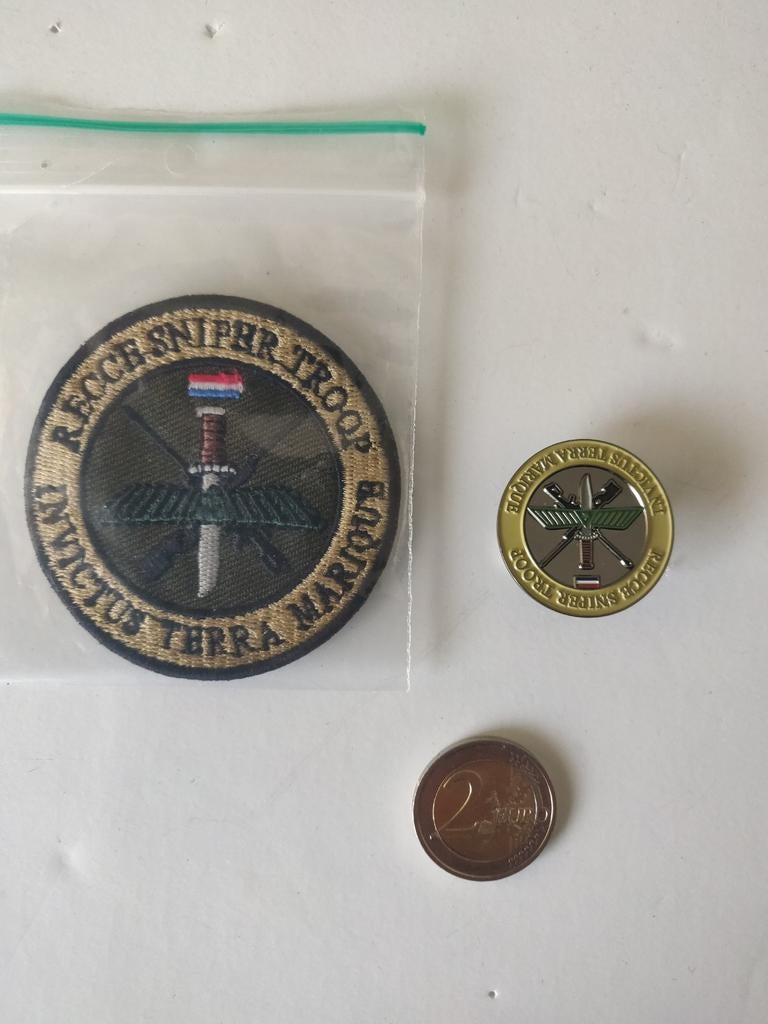 Sniper patch en speld, Verzamelen, Militaria | Algemeen, Verzenden, Landmacht, Nederland, Embleem of Badge