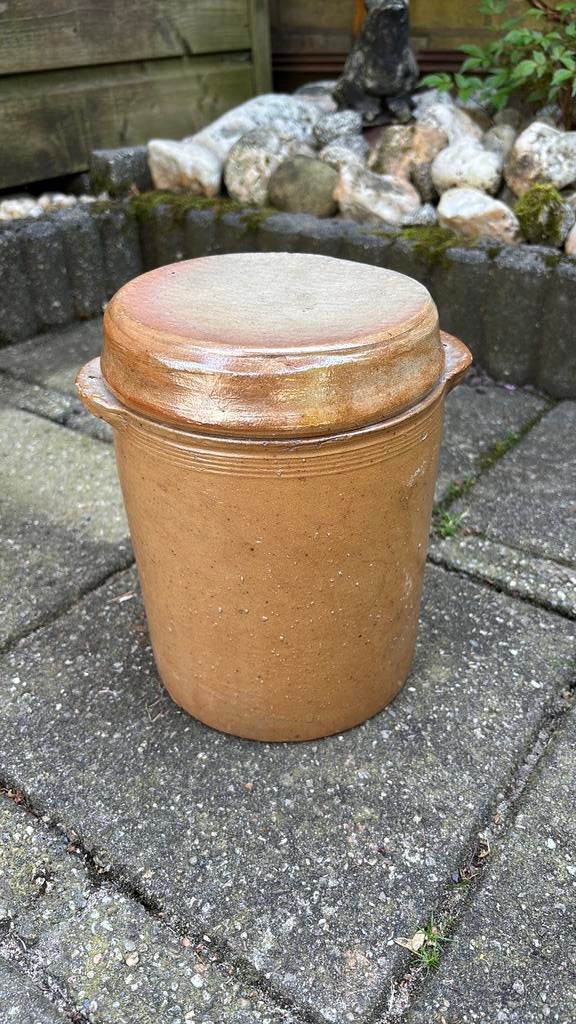 Keulse pot met deksel, Ophalen