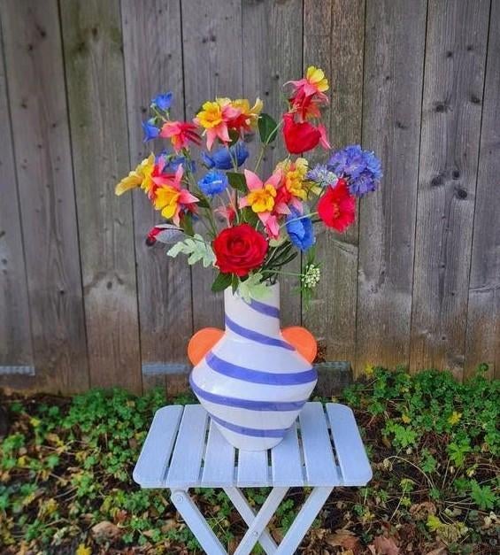 Vaas lavendel blauw zalm, Wit, Aardewerk of Porselein, Ophalen of Verzenden, Zo goed als nieuw