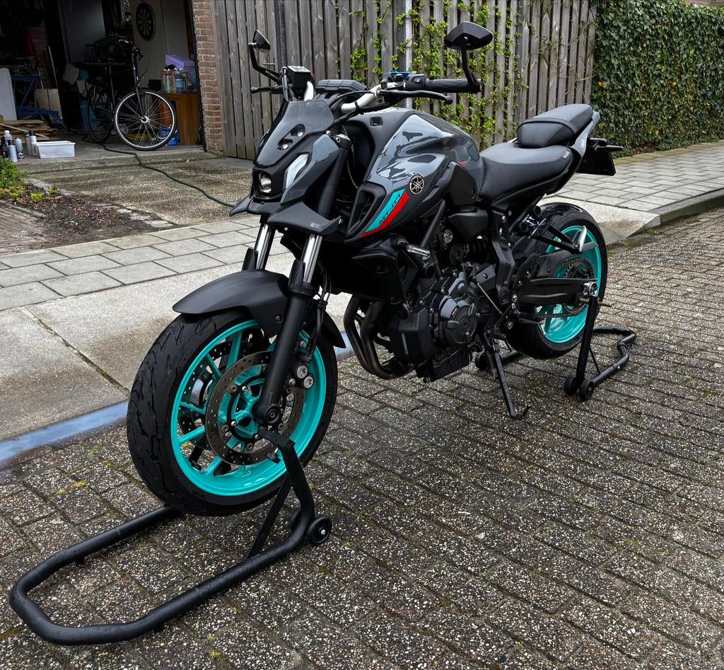 Yamaha MT-07 (35kw) met Akrapovic, comfortzadel en meer, Motoren, Motoren | Yamaha, 2 cilinders, Occasion, Particulier, Minimaal motorrijbewijs A2