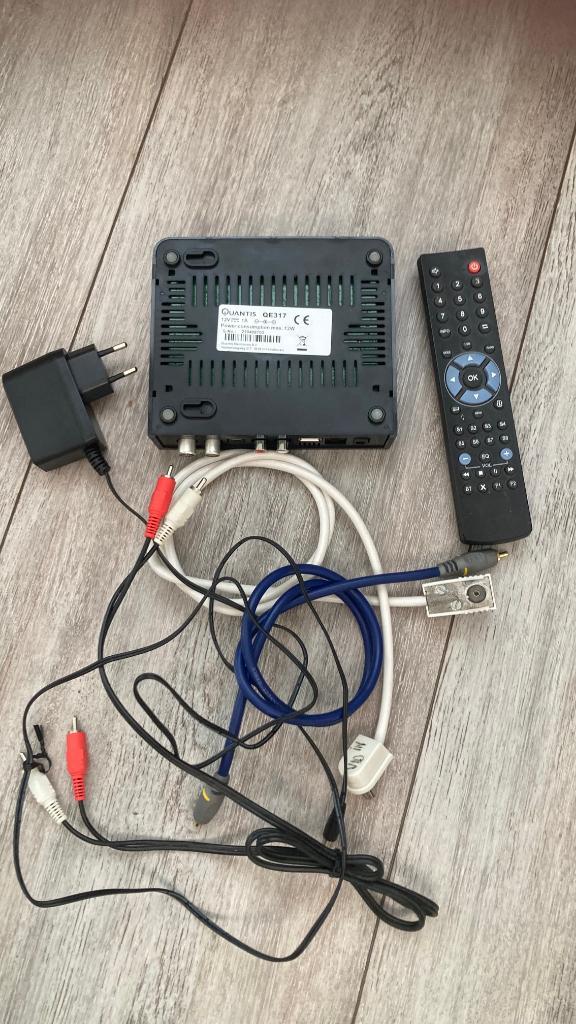 De Quantis QE317 DVB-C radiotuner, Audio, Tv en Foto, Tuners, Gebruikt, Ophalen of Verzenden