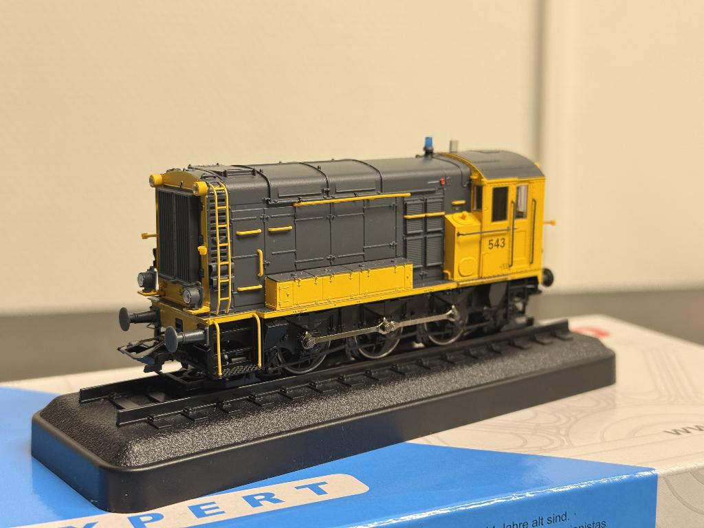 Piko 22006 NS Hippel 543 geel/grijs AC sound, Wisselstroom, Locomotief, Piko, Ophalen of Verzenden