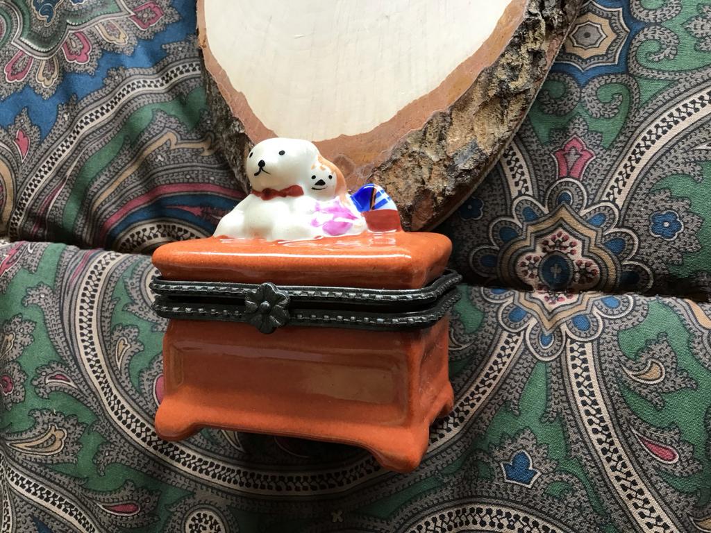 Vintage porseleinen doosje met hondjes, Ophalen of Verzenden