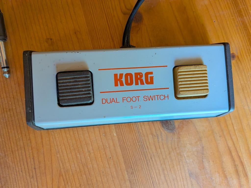 Korg S-2 Dual foot switch, Ophalen of Verzenden, Gebruikt, Drumcomputer