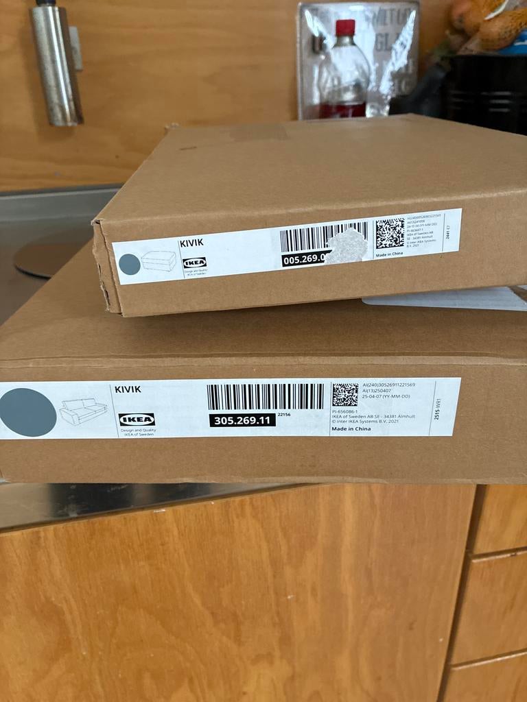 Kivik hoezen 3-zitsbank en voetenbank Tibbleby beige/grijs, Huis en Inrichting, Banken | Bankstellen, 75 tot 100 cm, Ophalen of Verzenden