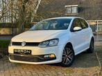 Volkswagen Polo 1.2 TSI 2017 Aut|ParkeerSensor|Cruise, Auto's, Volkswagen, Zwart, 4 cilinders, Wit, Bedrijf