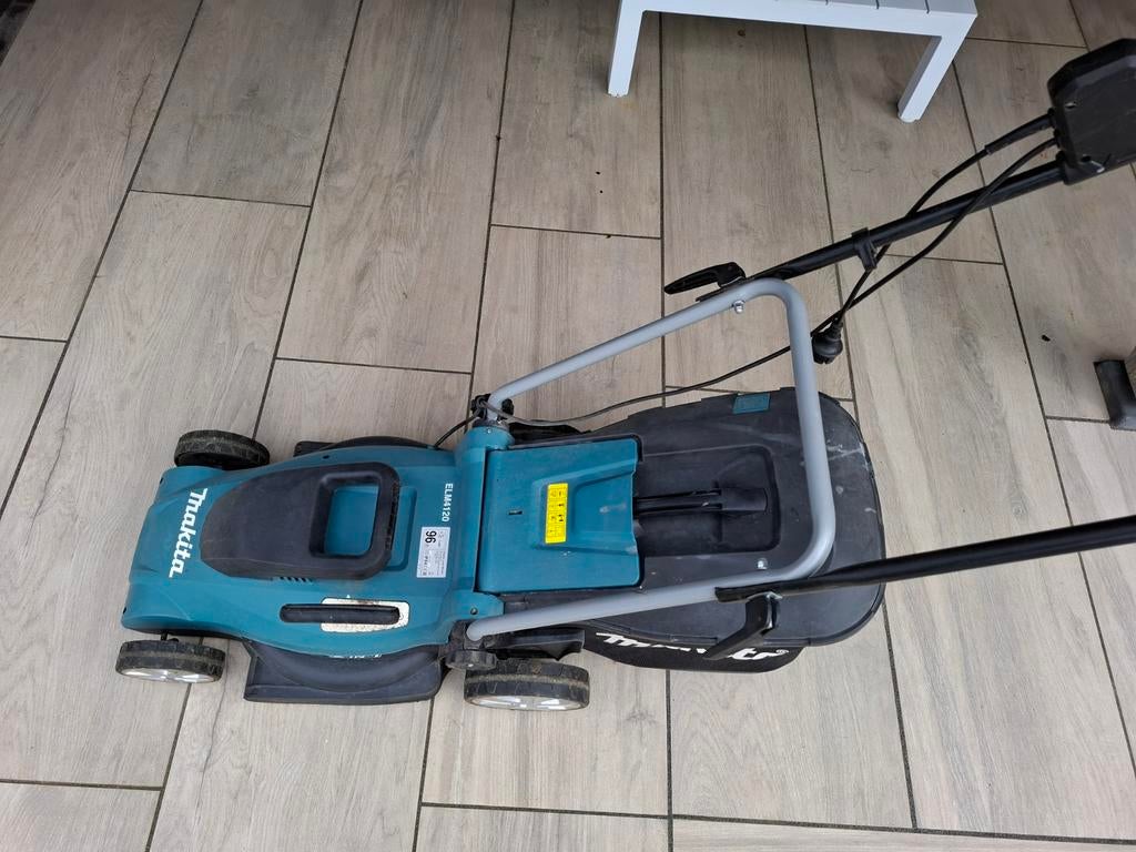 Makita ELM4120 Elektrische Grasmaaier + Gras trimmer, Tuin en Terras, Grasmaaiers, Ophalen, Cirkelmaaier, Gebruikt, Elektrische grasmaaier