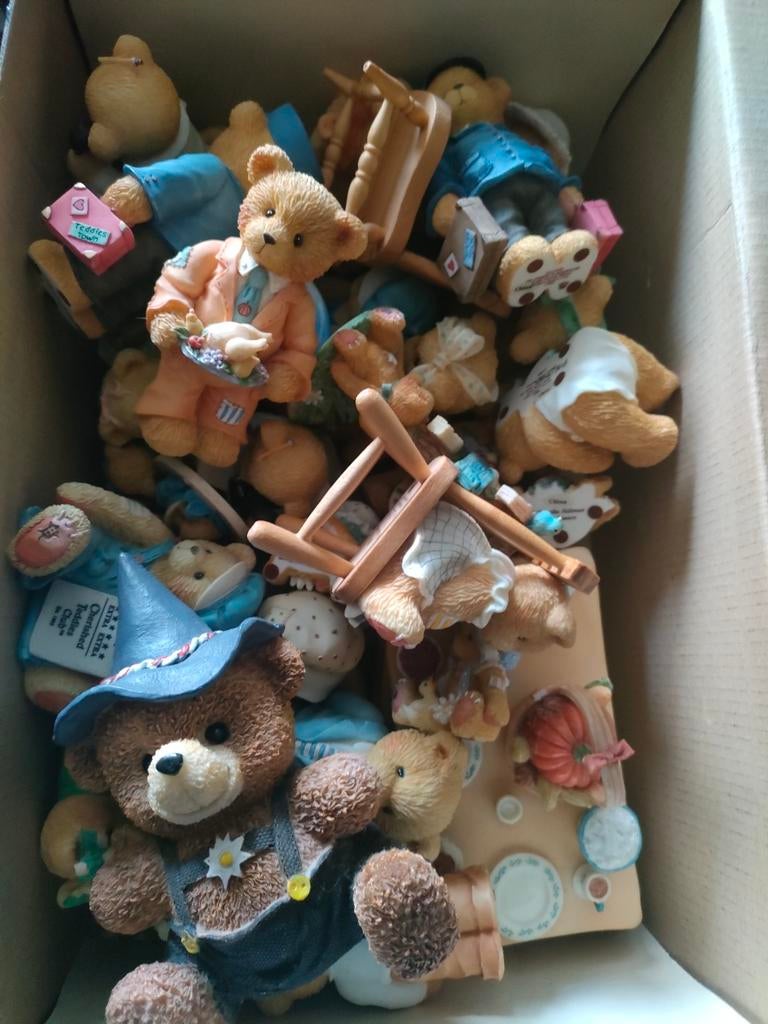 Grote set Priscilla Hillman Enesco Corporation beertjes, Verzamelen, Ophalen, Gebruikt, Beeldje, Overige merken