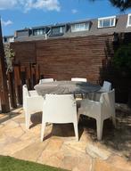 Ronde houten tuintafel met 6 kunststof stoelen, Ophalen, Gebruikt, Hout