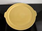 Bord Maastricht aardewerk Petrus Ragout geel, Huis en Inrichting, Ophalen of Verzenden, Zo goed als nieuw, Geel, Overige typen