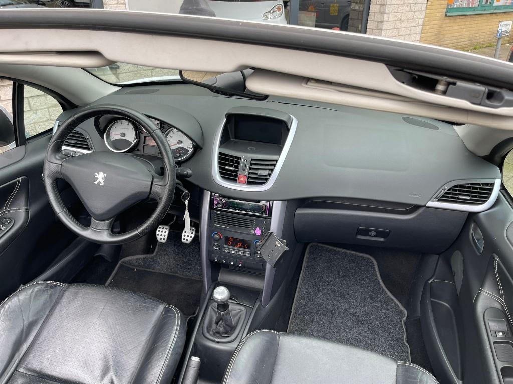 Peugeot 207 CC 1.6-16V T Sport Nw DistKetting Beurt JBL Leer, Auto's, Peugeot, Gebruikt, 4 cilinders, 4 stoelen, Elektrische ramen