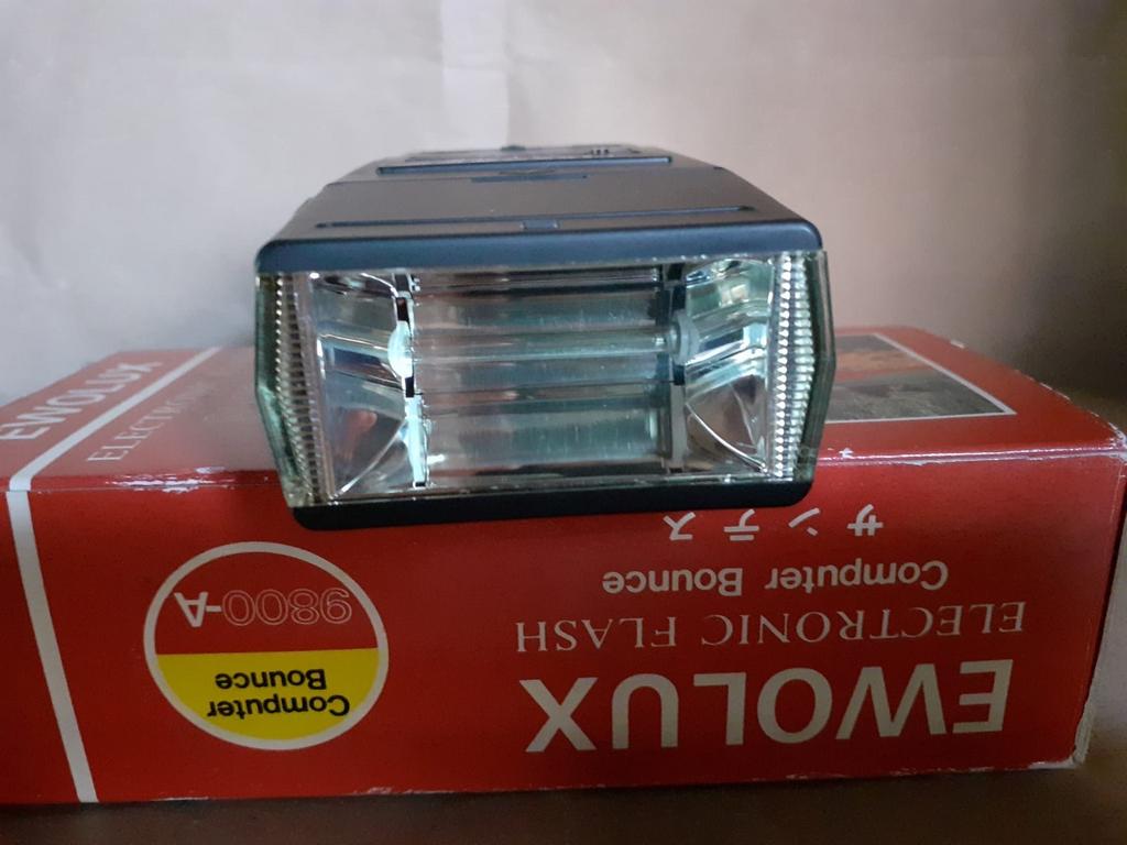 Ewolux Electronic Flash 9800-A Computer Bounce, Ophalen of Verzenden, Zo goed als nieuw, Overige merken, Kantelbaar
