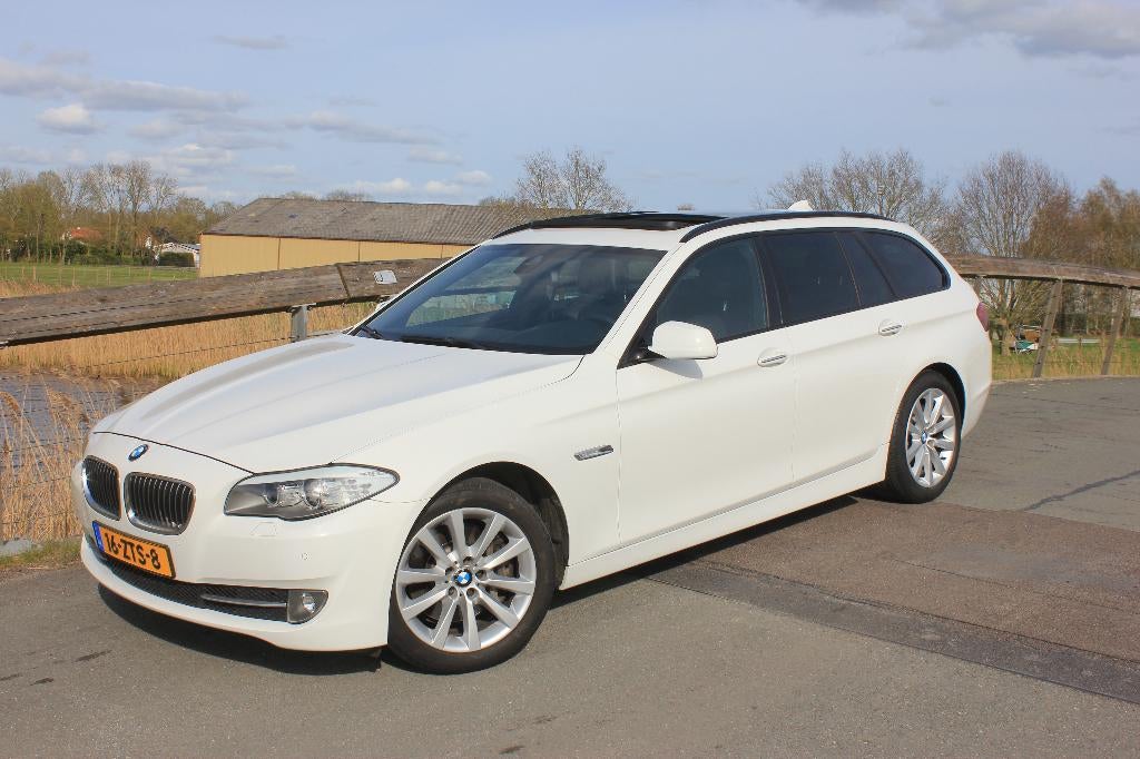BMW 5-Serie 528i xDrive Touring 2013 NWE Motor met garantie, Auto's, BMW, Automaat, 1780 kg, Zwart, 4 cilinders