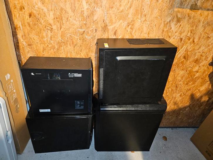 Diverse lege PC behuizingen - 4 stuks of per stuk, Computers en Software, Computerbehuizingen, Gebruikt, Ophalen