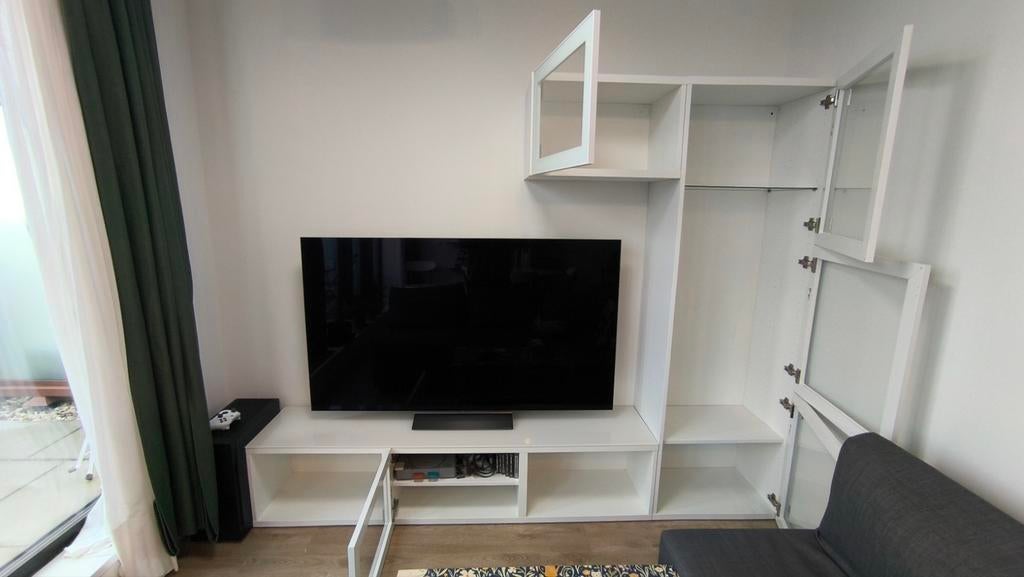 Ikea Besta TV-meubel met opbergkasten en glazen deuren, Huis en Inrichting, Ophalen, Modern, Scandinavisch, 150 tot 200 cm, Zo goed als nieuw