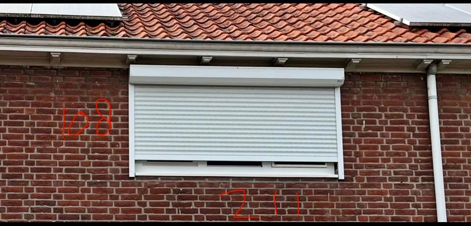 2x Rolluik handbediend, Doe-het-zelf en Verbouw, Rolluiken, Ophalen, Gebruikt, 200 cm of meer, Wit