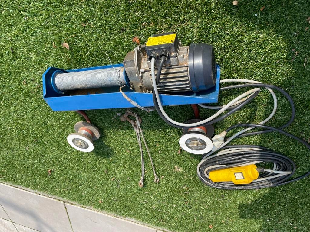 Elektrische Takel starkrio turati 16 italy 700kg, Doe-het-zelf en Verbouw, Lieren en Takels, Ophalen, Gebruikt, Elektrisch